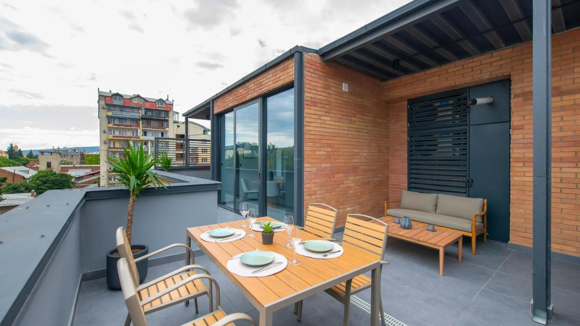 Qstay Gratus Tbilisi Hotel apartamentowy