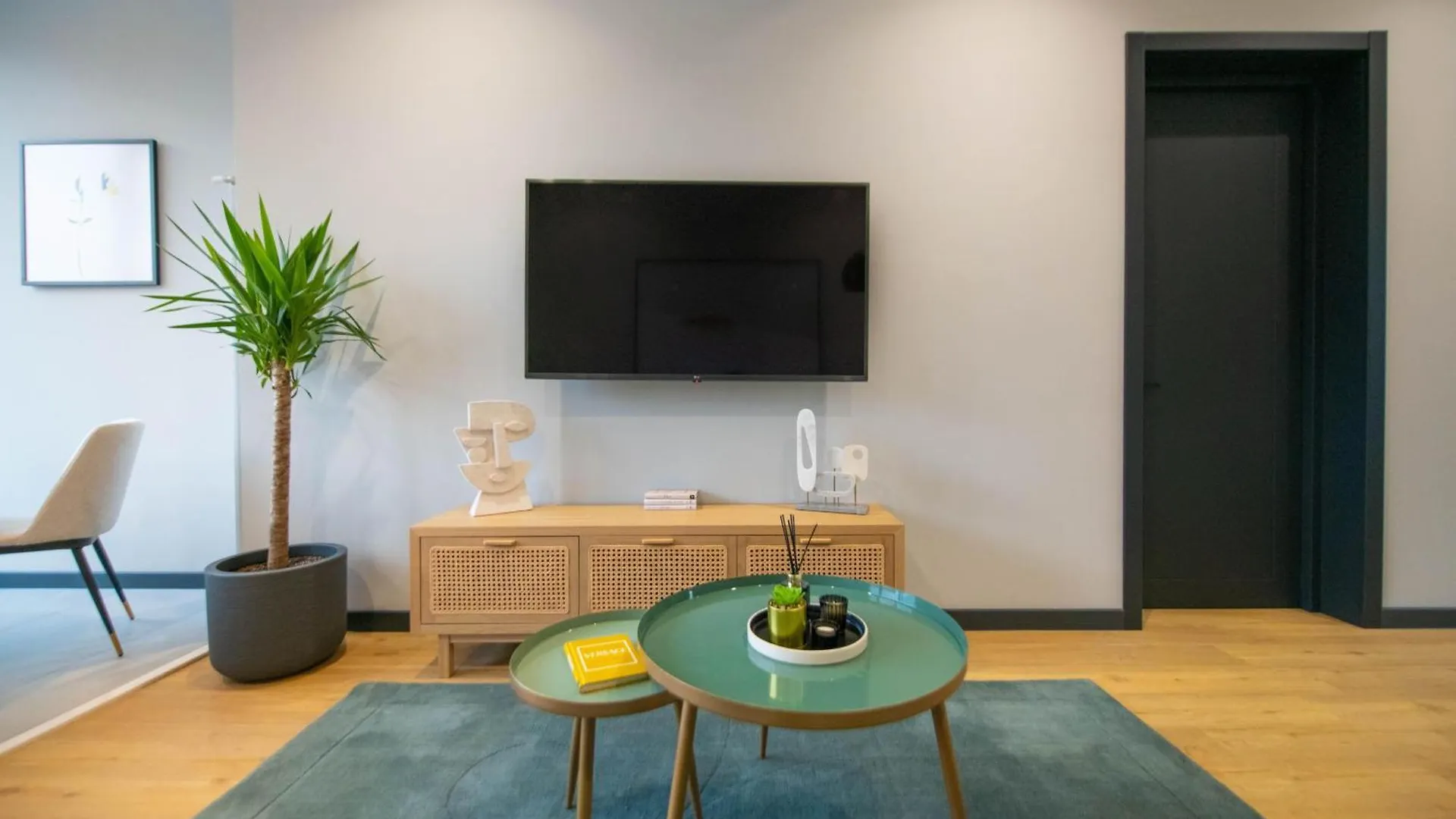 Qstay Gratus Tbilisi Hotel apartamentowy