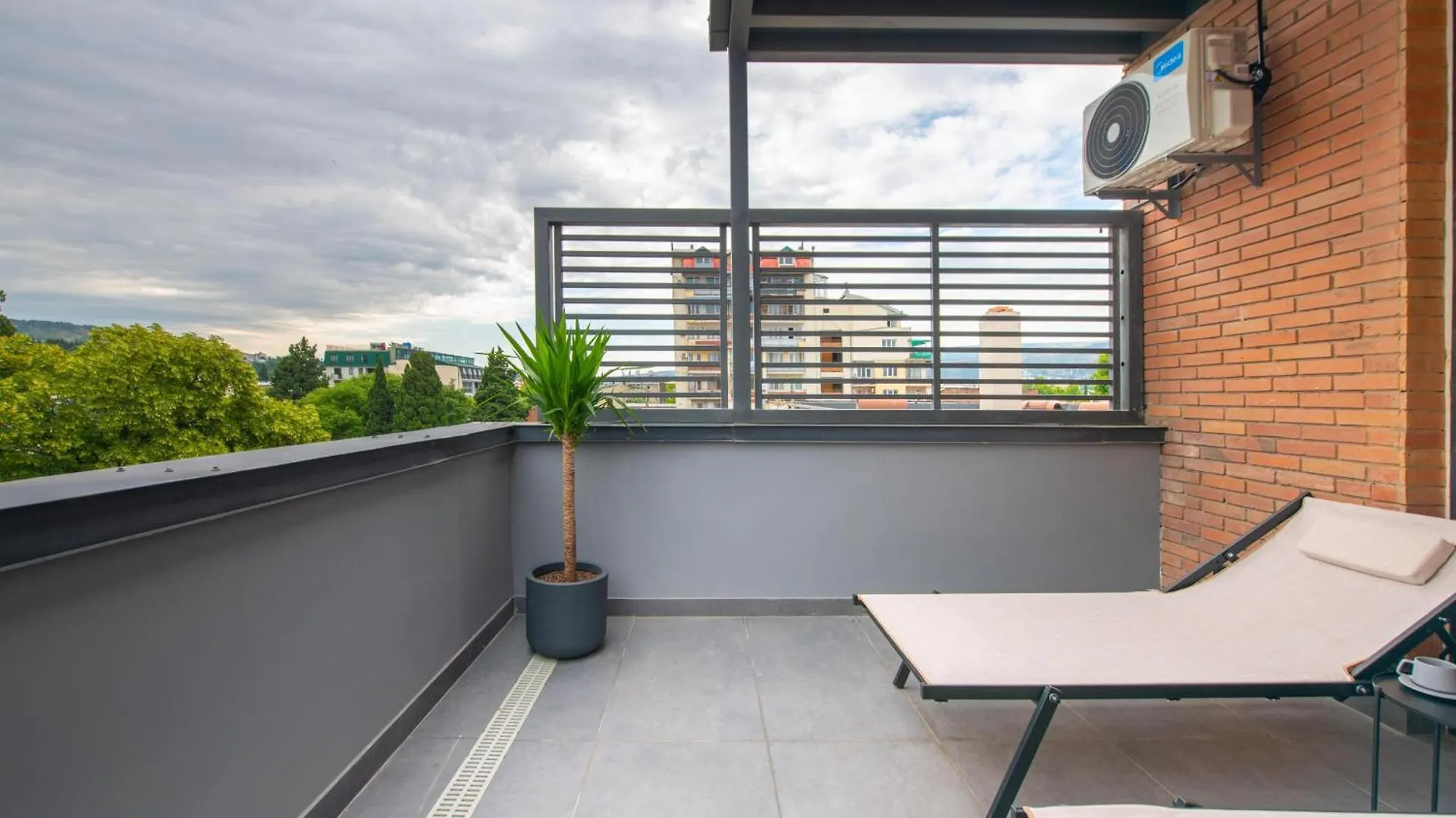Qstay Gratus Tbilisi 5*,