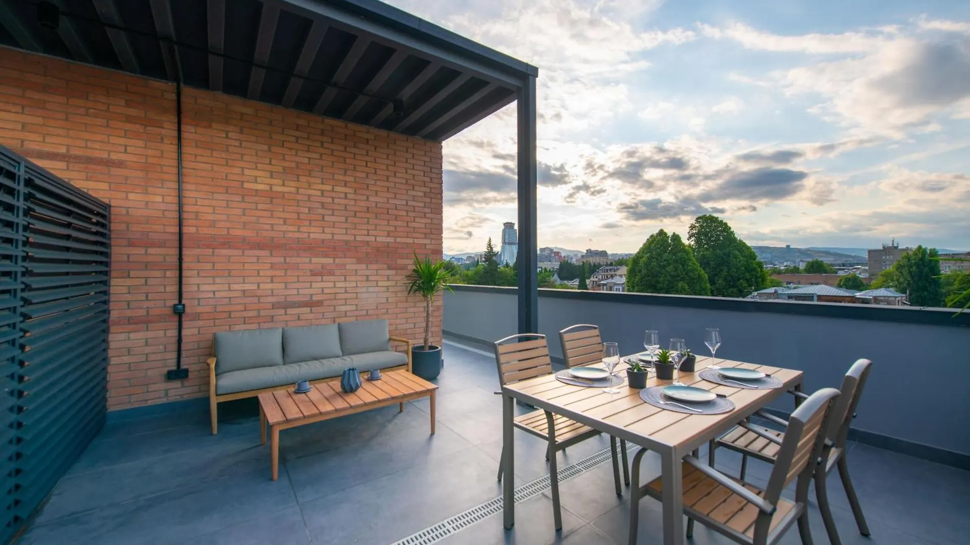 Qstay Gratus Tbilisi Hotel apartamentowy