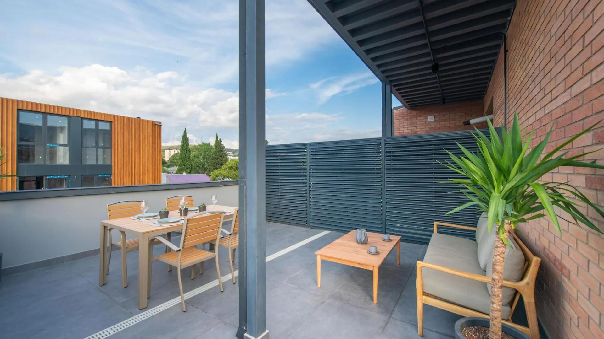 Qstay Gratus Tbilisi 5*,
