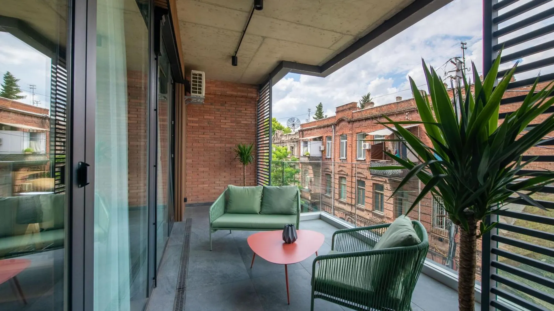 Qstay Gratus Tbilisi 5*,