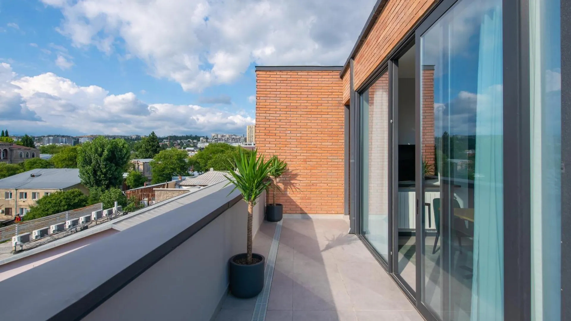 Qstay Gratus Tbilisi 5*,